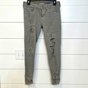 American eagle gray distressed Jeggings size 4 short